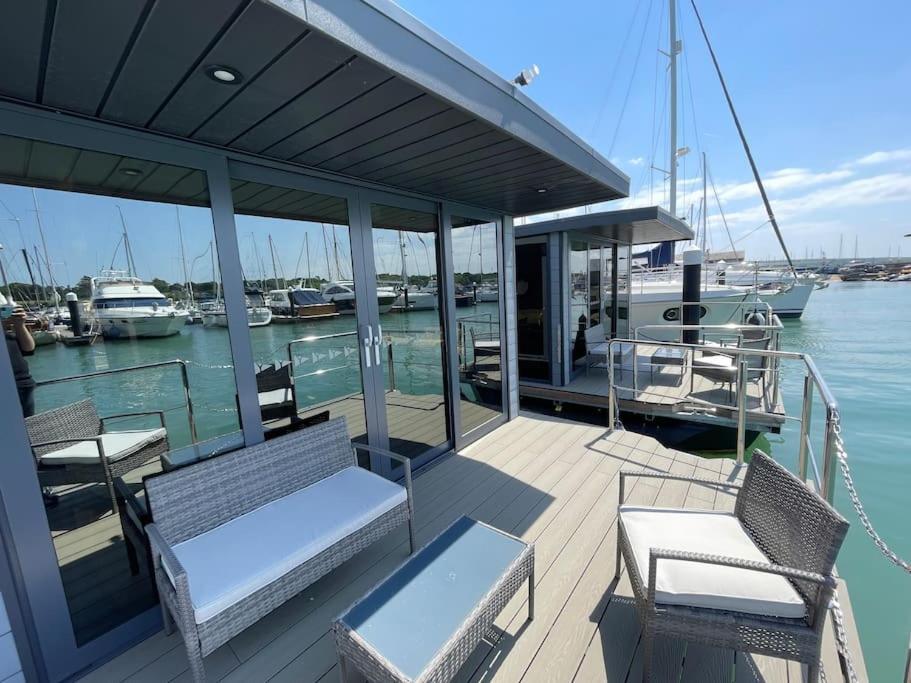 Yarmouth Waterlodge Floating Apartments 2 Eksteriør bilde