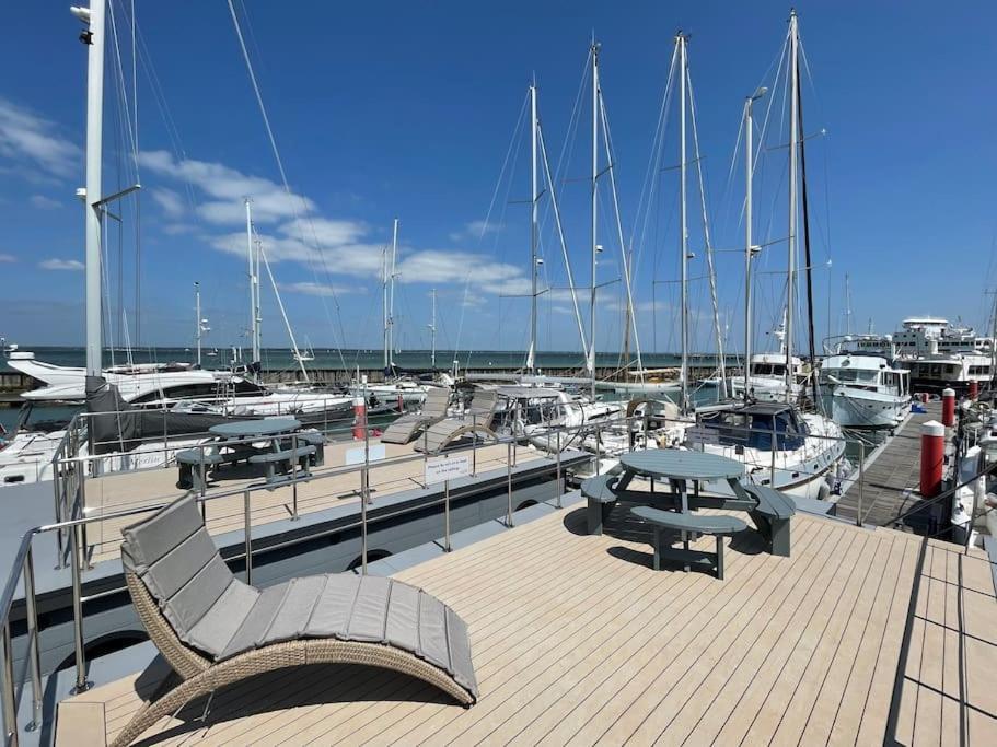 Yarmouth Waterlodge Floating Apartments 2 Eksteriør bilde