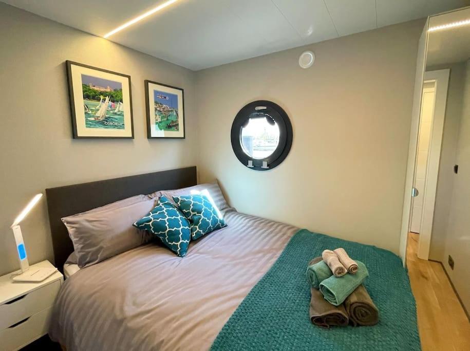 Yarmouth Waterlodge Floating Apartments 2 Eksteriør bilde