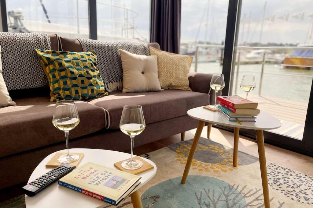 Yarmouth Waterlodge Floating Apartments 2 Eksteriør bilde