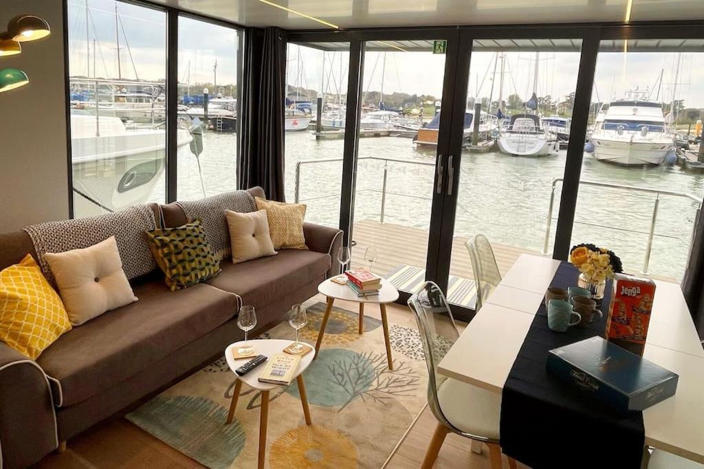 Yarmouth Waterlodge Floating Apartments 2 Eksteriør bilde
