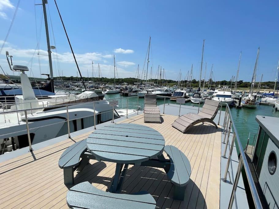 Yarmouth Waterlodge Floating Apartments 2 Eksteriør bilde